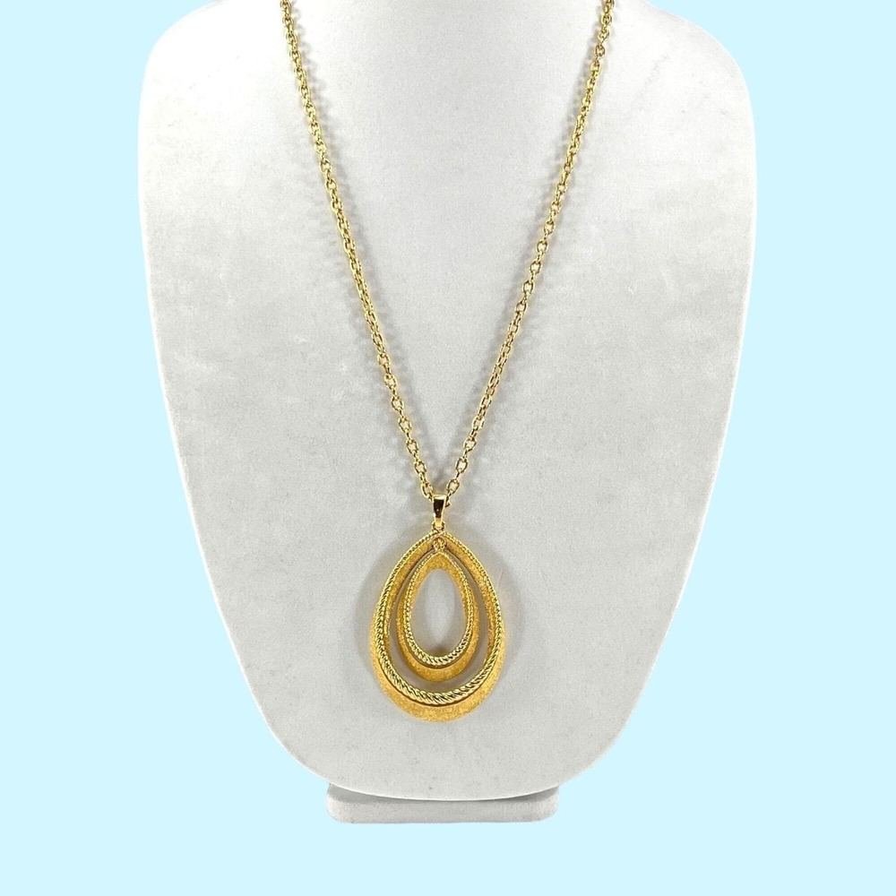Crown Trifari Double Teardrop Oval Pendant Necklace Mod Style Gold Tone Vintage